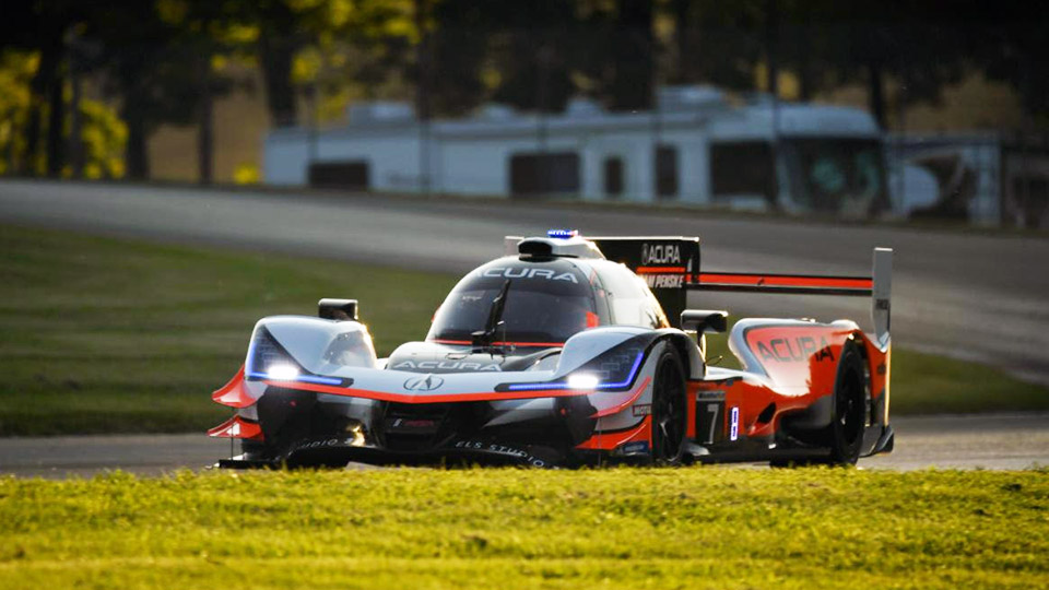 Helio Castroneves' Acura DPi on track at Mid-Ohio Sports Car Course